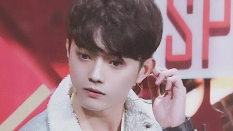 辽宁大连，幼儿园小朋友专业素质拉满了，音乐一响立刻换上笑容开始表演